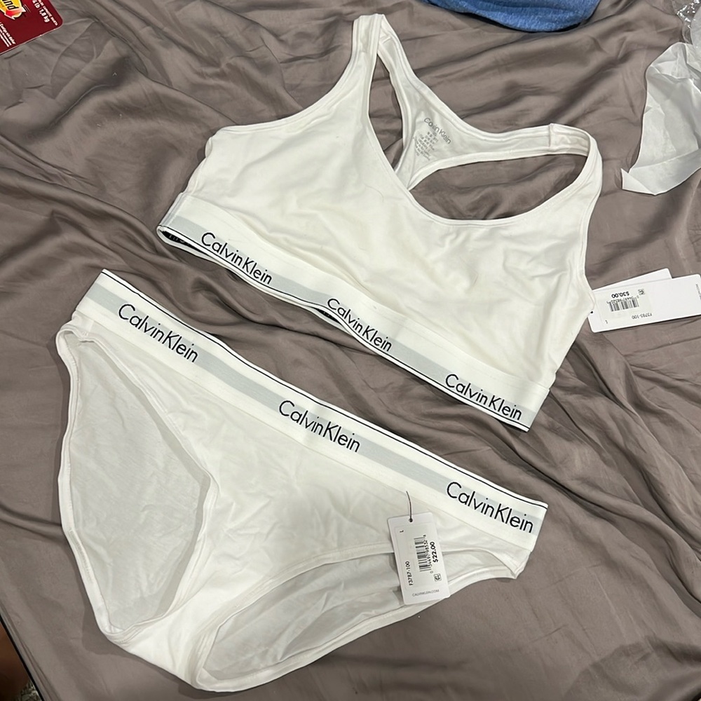 NWT Calvin Klein bra and underwear Set